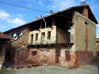 Foto Rustico in Via Ernesto Morteo, Caluso Centro di 180 m² con 5 locali