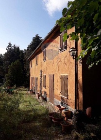Foto Rustico a Perugia Montelaguardia di 170 m² con 4 locali in vendita