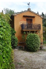 Foto Rustico a Perugia Montelaguardia di 170 m² con 4 locali in vendita