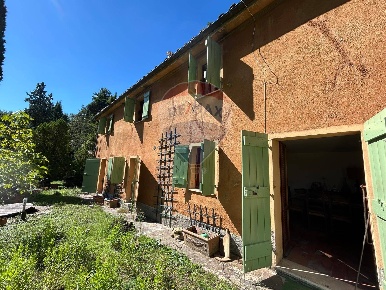 Foto Rustico a Perugia Montelaguardia di 170 m² con 4 locali in vendita