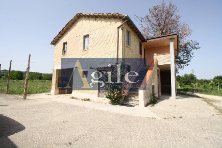 Foto Rustico in contrada Casale Inferiore, Colli del Tronto di 300 m²
