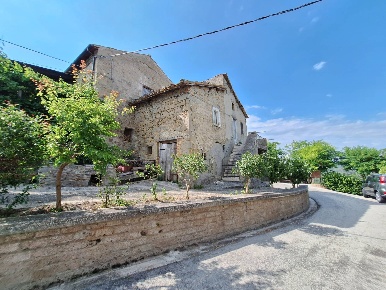 Foto Rustico in frazione Scalelle, Roccafluvione di 100 m² con 5 locali
