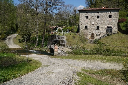 Foto Rustico in Via Campagna Ronta, Borgo San Lorenzo di 300 m² in vendita