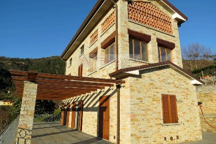 Foto Rustico a Pietrasanta di 245 m² con 12 locali in vendita