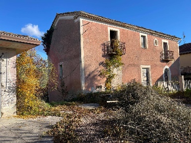 Foto Rustico in Via Cesa Longa, Ripi di 300 m² con 5 locali in vendita
