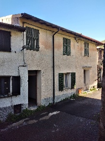 Foto Rustico in via ottano, Pornassio di 150 m² con 4 locali in vendita