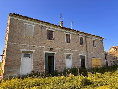 Foto Rustico in via Traversa, Chiaravalle di 280 m² con 12 locali
