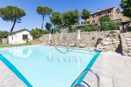 Foto Rustico a Castiglion Fiorentino Centro di 400 m² con 16 locali