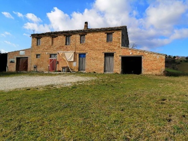 Foto Rustico in Bia Breccione, Staffolo di 400 m² con 10 locali in vendita