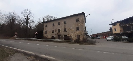 Foto Rustico in Via Giardini sud, Serramazzoni di 600 m² con 6 locali