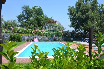 Foto Rustico a Piedimonte Etneo di 400 m² con 12 locali in vendita