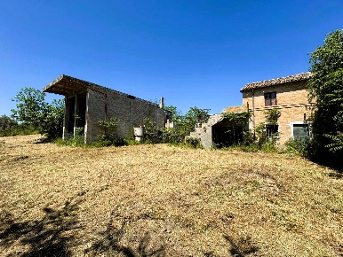 Foto Rustico a Porto San Giorgio di 300 m² con 8 locali in vendita