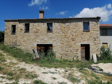 Foto Rustico in frazione Moricozzi, Apiro di 88 m² con 4 locali in vendita