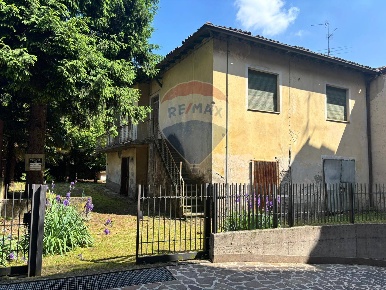 Foto Rustico a Seriate di 220 m² con 5 locali in vendita