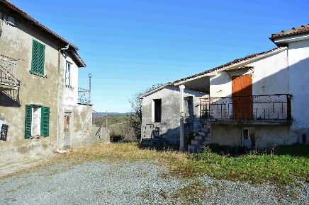 Foto Rustico in Nespolo, Pareto Centro di 400 m² con 15 locali in vendita