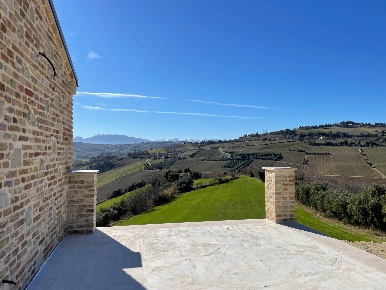 Foto Rustico a Cossignano di 200 m² con 8 locali in vendita