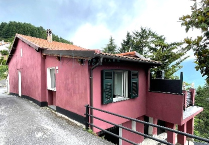 Foto Rustico in Frazione Ubaga Villa, Borghetto d'Arroscia di 100 m²