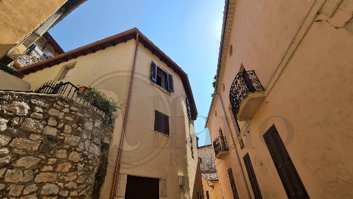 Foto Rustico in Via Roma, Prossedi Centro di 60 m² con 3 locali in vendita