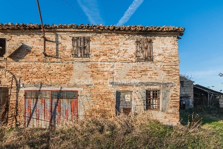 Foto Rustico in via Contrada Montericco, Mondavio di 230 m² con 5 locali