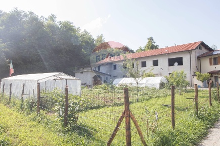 Foto Rustico in Via Molino Cattaneo, Missaglia di 800 m² con 6 locali