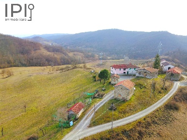 Foto Rustico in frazione roboaro, Pareto di 790 m² con 25 locali in vendita