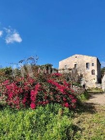 Foto Rustico in Libero consorzio comunale di Ragusa, Ragusa di 550 m²