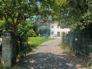 Foto Rustico in lombarda, Capannori Lammari - Lunata di 240 m² con 9 locali
