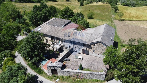 Foto Rustico in Ossella, Valmozzola di 390 m² con 8 locali in vendita