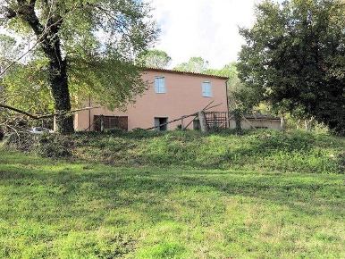 Foto Rustico a Roccastrada Centro di 300 m² con 9 locali in vendita