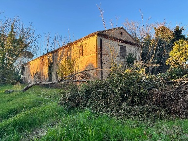 Foto Rustico in via Malviano, Monte San Vito di 620 m² con 10 locali