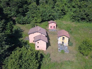 Foto Rustico in Bragno, Cairo Montenotte di 250 m² con 10 locali in vendita
