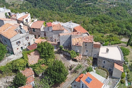 Foto Rustico in Via Villaro, Balestrino Bergalla di 300 m² con 6 locali
