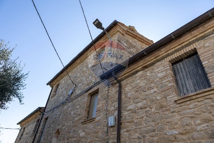 Foto Rustico in Localita' Piancavallino, Cingoli Centro di 250 m²