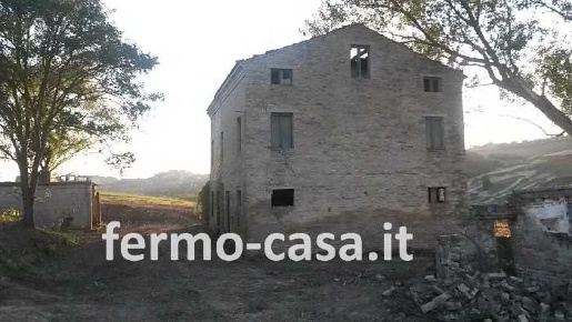 Foto Rustico in Via provinciale, Fermo di 350 m² in vendita