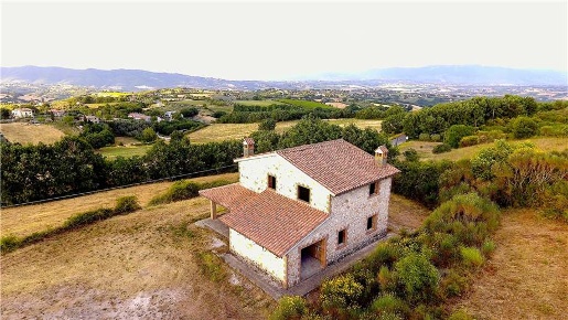 Foto Rustico in Via TORRI, Gualdo Cattaneo di 120 m² con 1 locali