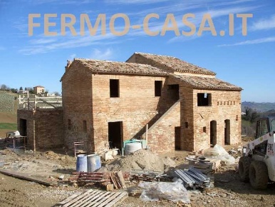 Foto Rustico in Via piazza, Montedinove di 270 m² con 8 locali in vendita