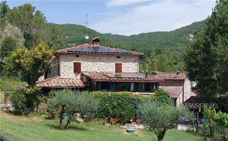 Foto Rustico in -, Caprese Michelangelo di 310 m² con 10 locali in vendita