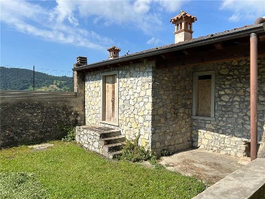 Foto Rustico in Via Castello 22, Vigolo di 100 m² con 4 locali in vendita