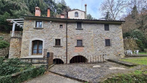 Foto Rustico in -, Vinci Centro di 150 m² con 7 locali in vendita
