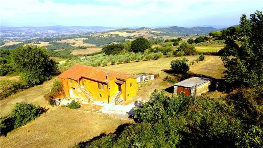 Foto Rustico in Via delle Fontane, Gualdo Cattaneo di 164 m² con 11 locali
