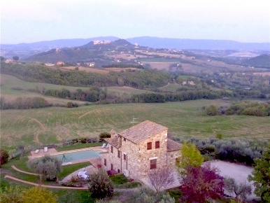 Foto Rustico in Voc. Canonica Vecchia 74/F, Todi di 280 m² con 4 locali