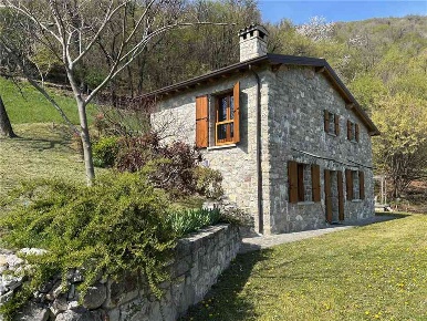 Foto Baita in Via Collecroce snc, Adrara San Martino di 259 m² con 4 locali