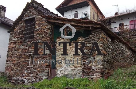 Foto Rustico in -, Caprezzo di 67 m² con 3 locali in vendita