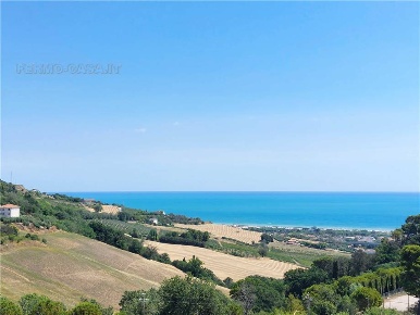 Foto Rustico in Via Contrada Vallosrcura 40, Fermo di 308 m² con 11 locali