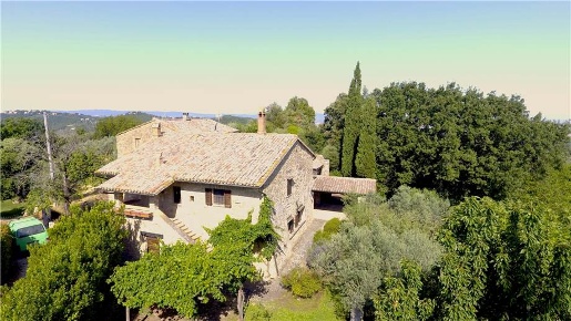 Foto Rustico in Via Panorama 15, Gualdo Cattaneo di 335 m² con 1 locali