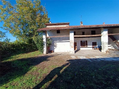 Foto Rustico in Via Milano 25, Chiari Centro di 500 m² con 11 locali