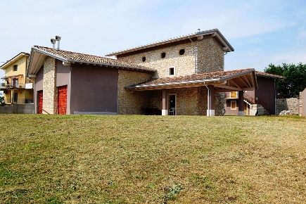 Foto Rustico a Aviano di 378 m² in vendita