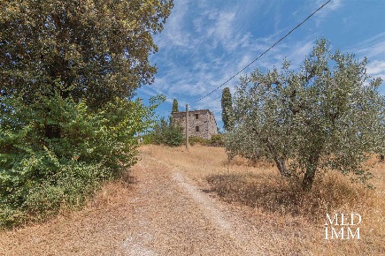 Foto Rustico a Guardea di 440 m² con 9 locali in vendita