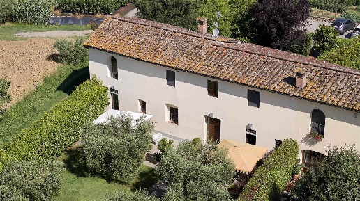 Foto Rustico a Pistoia Candeglia di 290 m² con 10 locali in vendita
