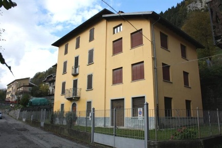 Foto Rustico a Azzone Centro di 580 m² con 17 locali in vendita